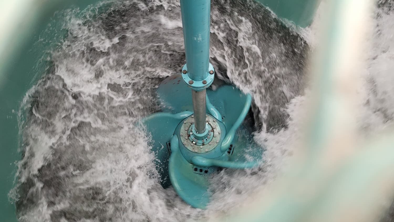 Turbina Vortex jest dobrze przemyślanym urządzeniem zasilającym, do pracy ciągłej w różnorodnym środowisku wodnym