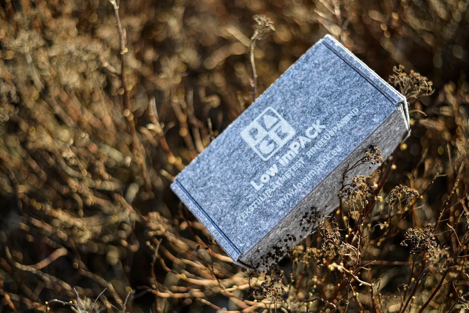Opakowania z tekstylnych materiałów odpadowych KIUD dla e-commerce