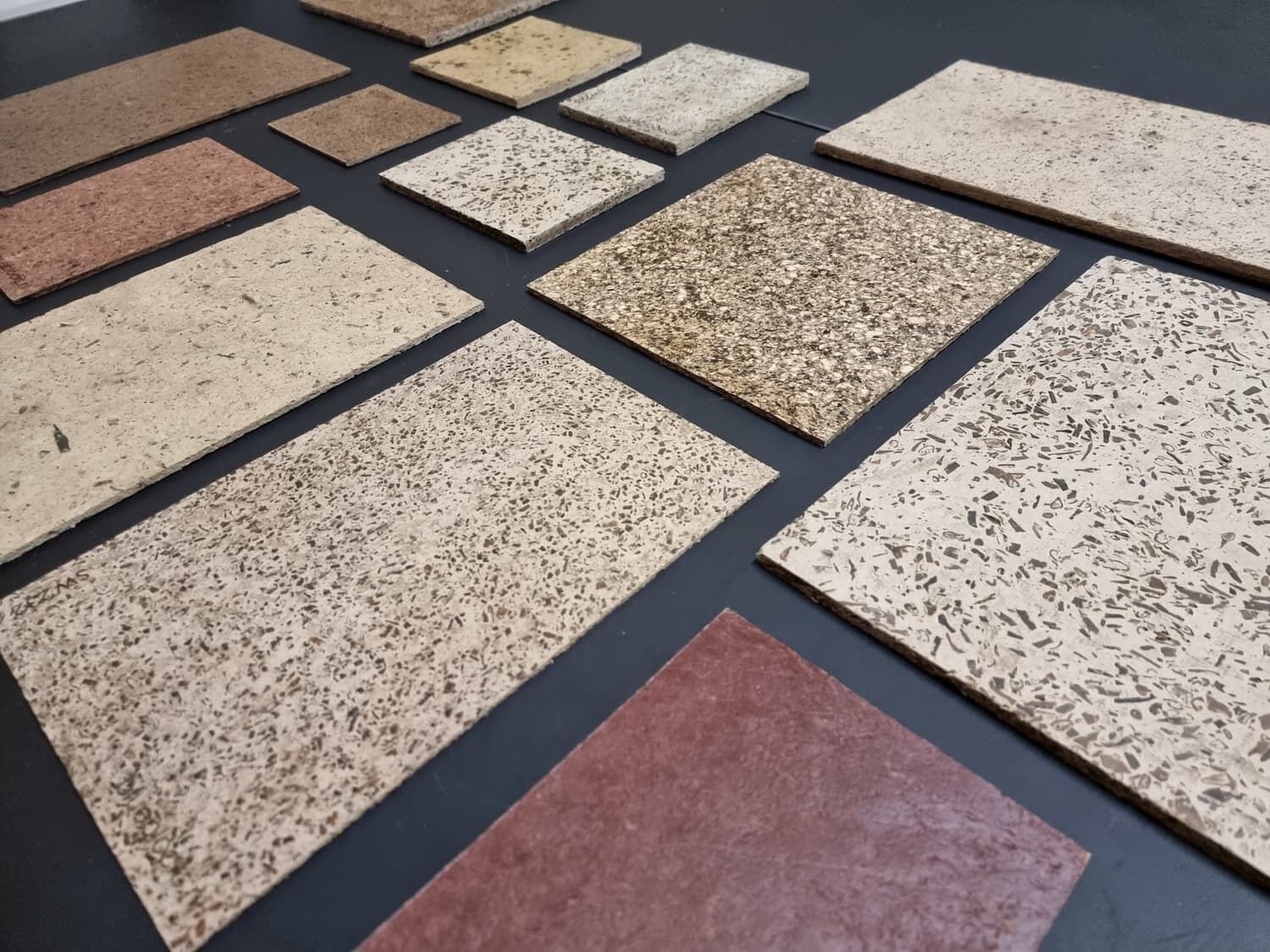 Płyty pilśniowe SeaWood Materials z brunatnych wodorostów