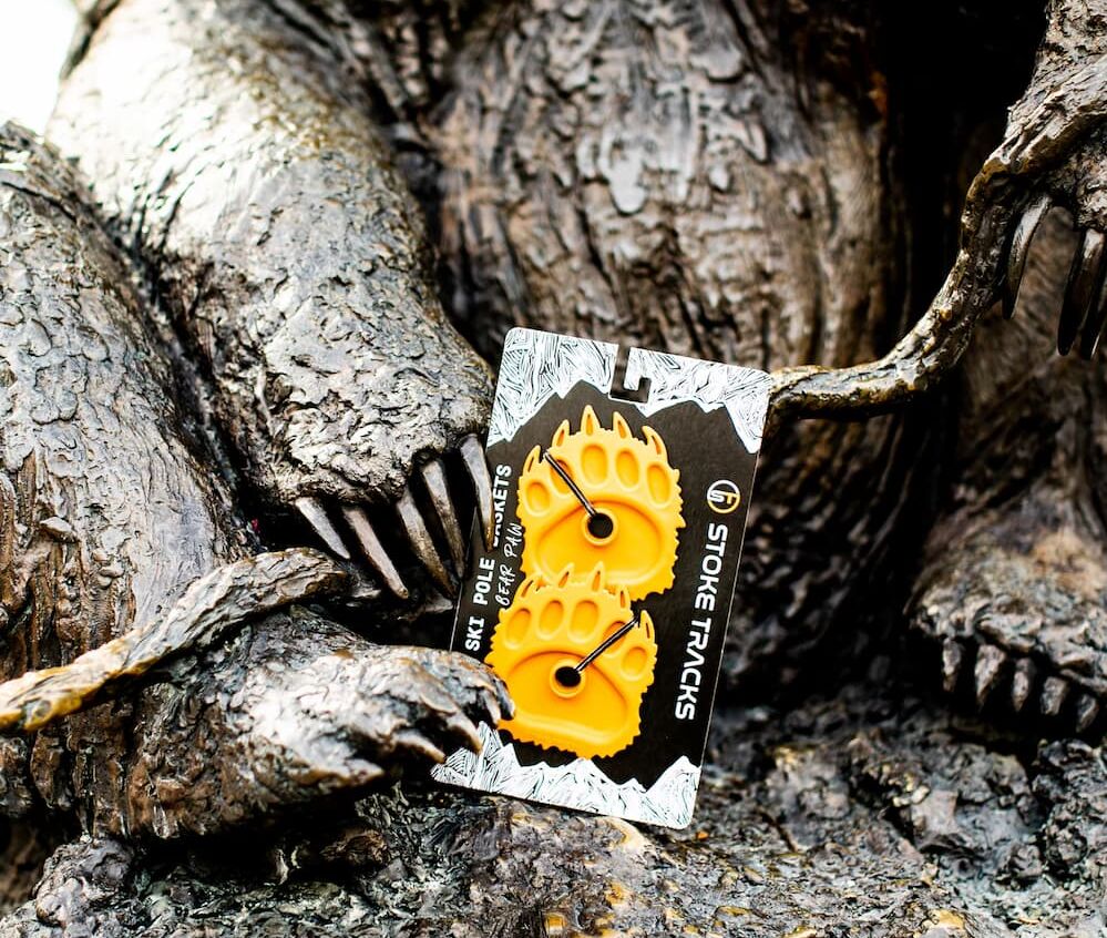 Biodegradowalne akcesoria narciarskie z polimeru Soleic marki STOKE TRACKS