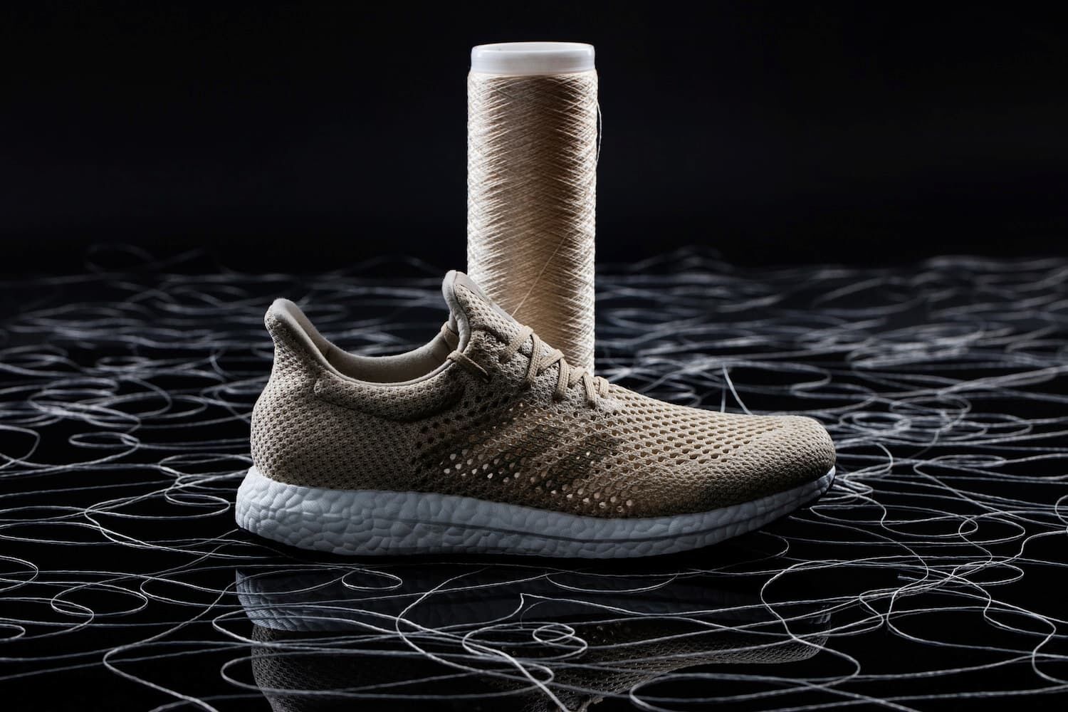 Prototyp obuwia adidas wykonany z włókien Biosteel