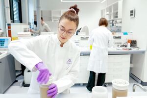 Innowacje materiałowe z białek jedwabiu firmy AMSilk