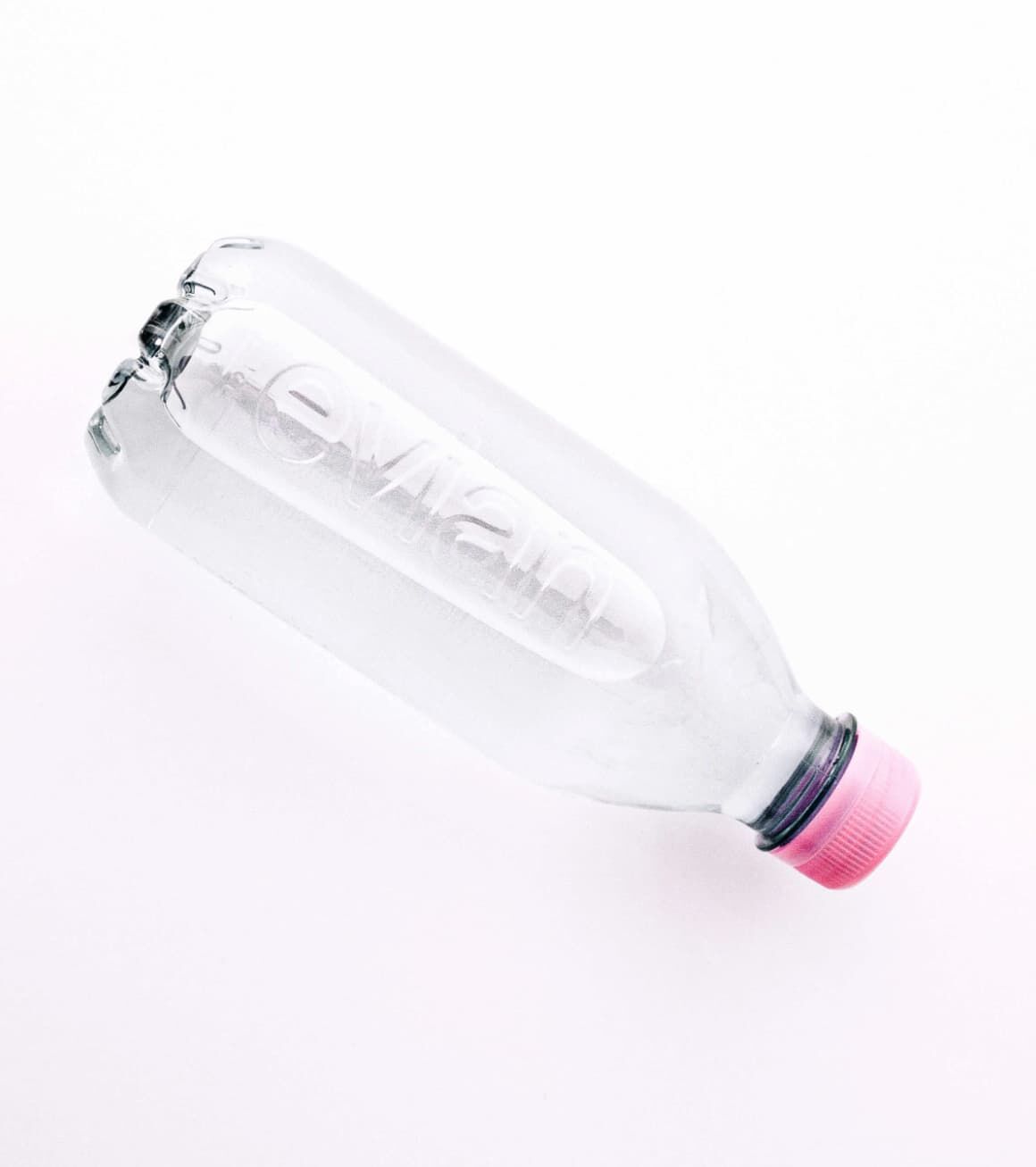 Opakowania z recyklingu firmy Evian