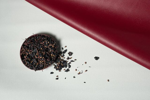 Roślinna skóra z odpadów winogron GrapeSkin®