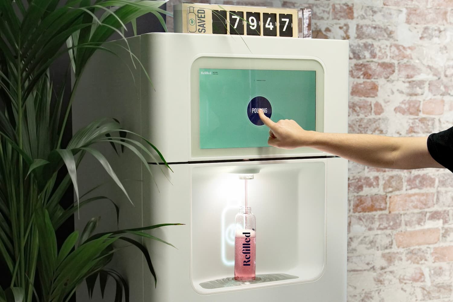 Dozownik do napojów The Refiller uwalnia od plastikowych odpadów