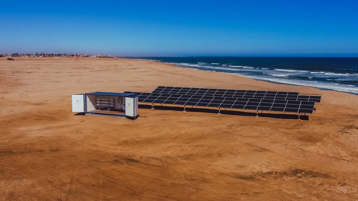 Systemy Solar Water Solutions zasilane energią słońca wykorzystują odwróconą osmozę do odsalania i uzdatniania wody morskiej